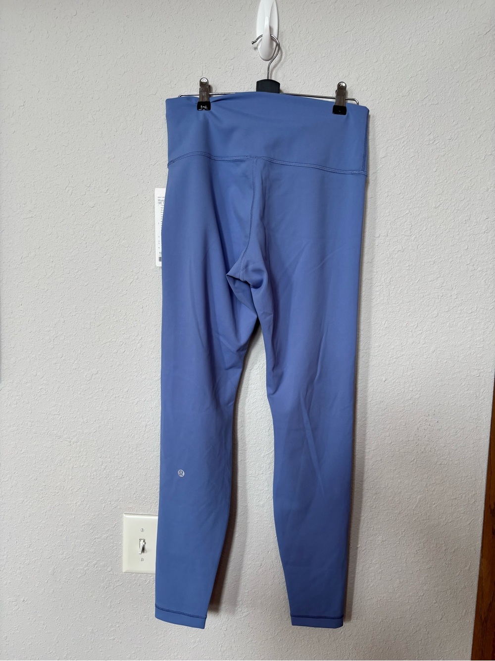 High-Waist Performance Leggings in Periwinkle Blue. NWT!!!!
